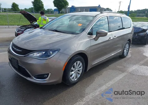 2017 Chrysler Pacifica Touring-L из США, поврежденный, VIN 2C4RC1BG9HR539359